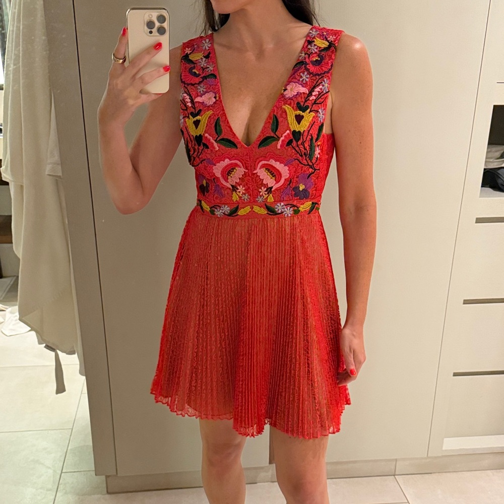 French Connection Red Floral Mini Dress size 6 (true size4)